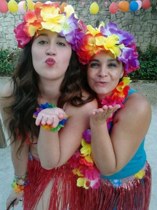 Las dos preciosas Esther, madre e hija