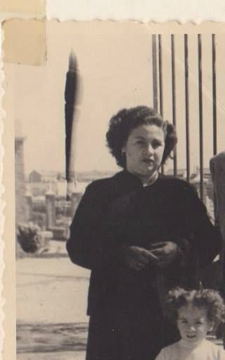 Ya era una muchachita moderna, llevaba la permanente hecha. Jajaja
