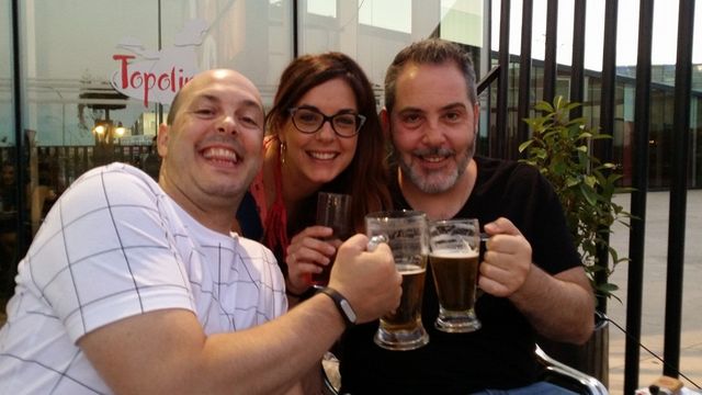 Un brindis por el amor fraternal