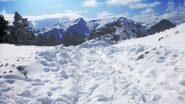 La nieve ciega los caminos