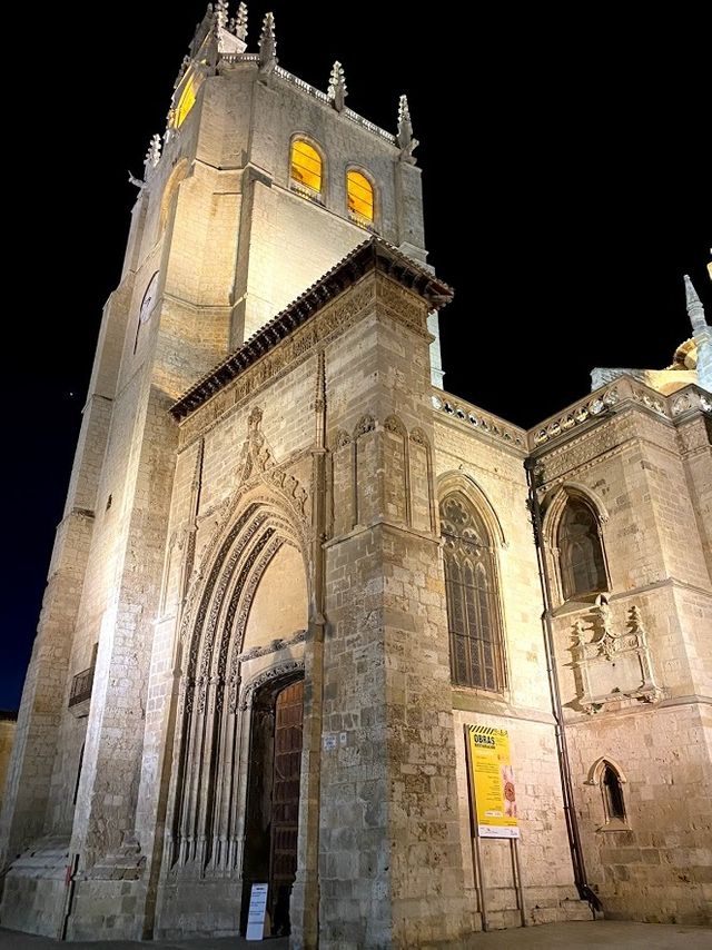 La catedral de noche
